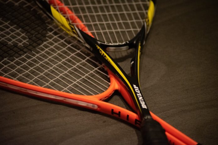 7 Tips on How to Choose a Tennis Racket - TennisTips.org