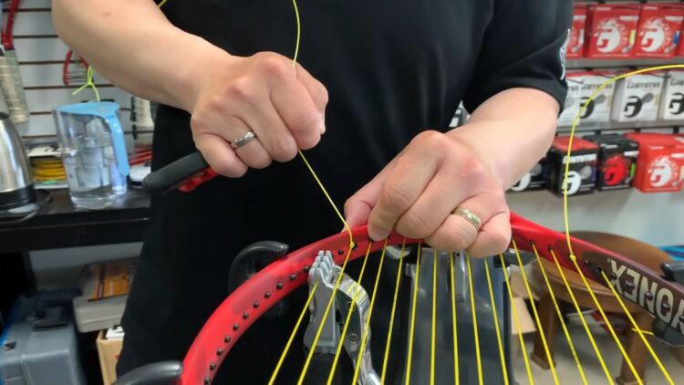 Combien coûte le cordage d'une raquette de tennis