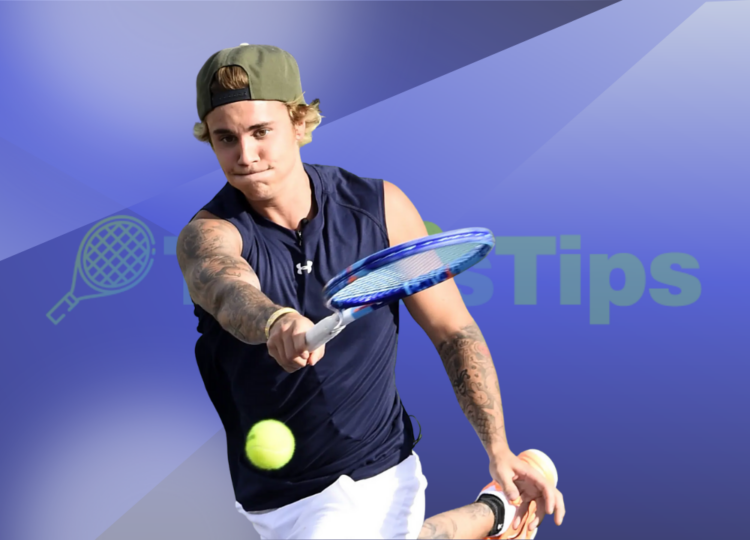 Justin Bieber aan het tennissen