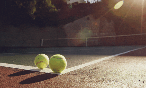 practicar pelotas de tenis
