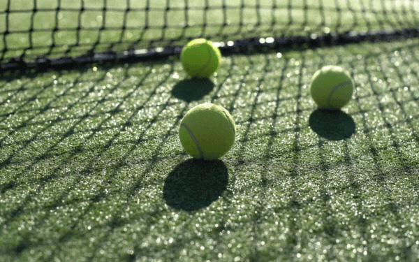 Trycklösa tennisbollar
