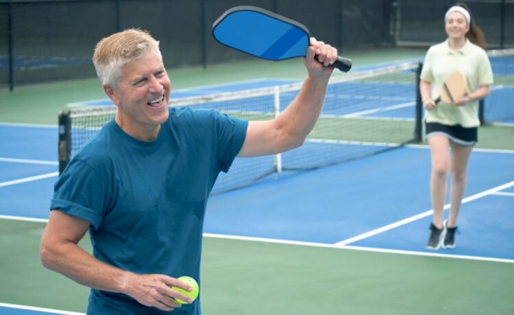 jugador de pickleball