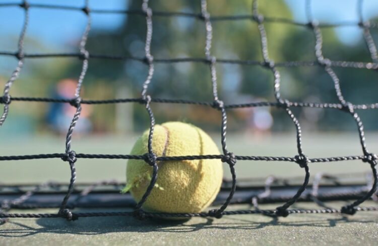 consejos para limpiar pelotas de tenis