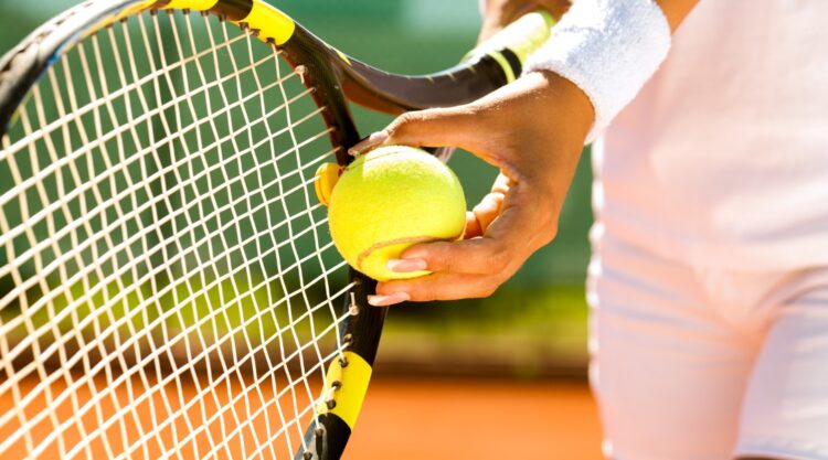 Jugando tenis